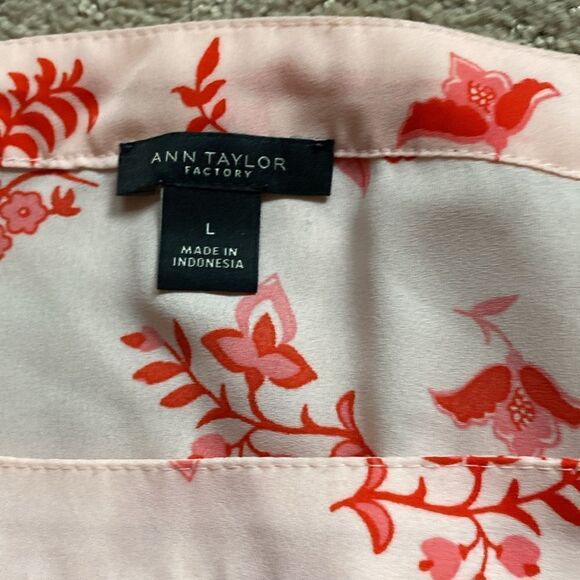 Ann Taylor factory floral blouse. Size Large. - Picture 5 of 11